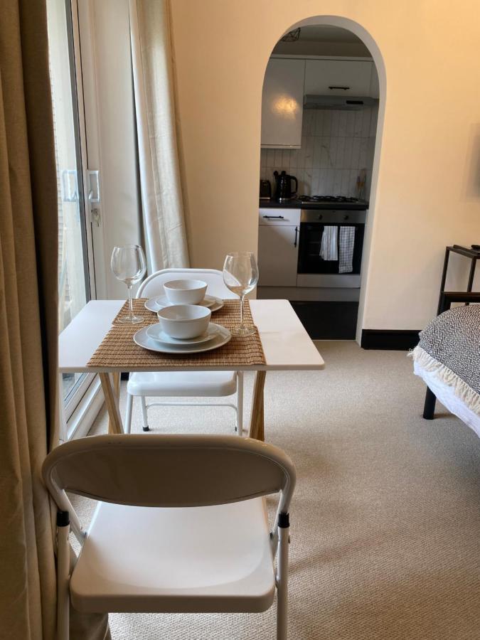 Stylish Central Basement Studio, With Outdoor Space Brighton ภายนอก รูปภาพ